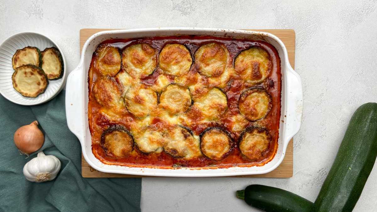 Einfaches Rezept: Zucchini Parmigiana mit Mozzarella - Mehr für Elle