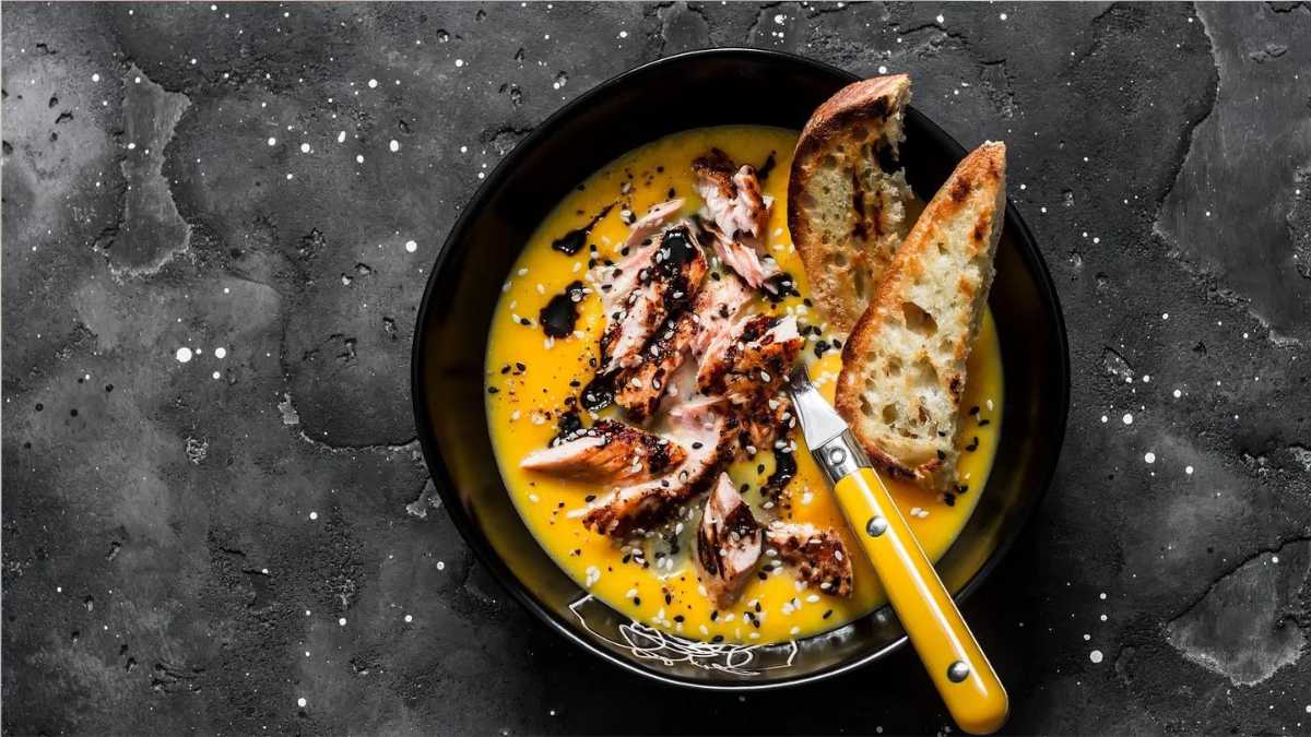 Lachs-Kürbissuppe: Fancy Suppenrezept mit Asia-Touch - Mehr für Elle